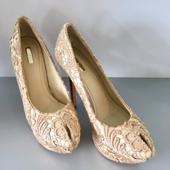 Report Signature Cream Lace embroidery Platform heel size 7.5 - Picture 2 of 12
